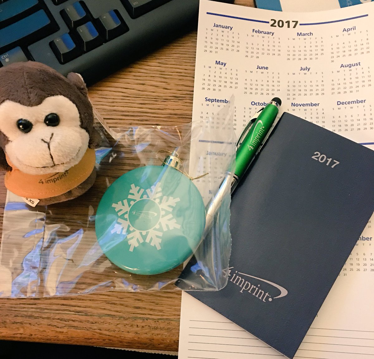 pjervis's tweet photo. Love the #promo #giftideas in this month's #4ibluebox from @4imprint. Thanks! https://t.co/9bVCTnr0kv