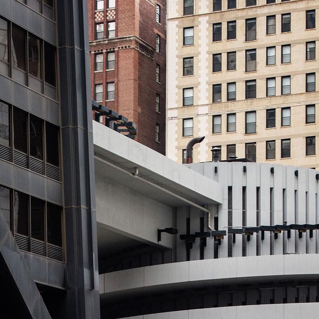 AngieMcMonigal's tweet photo. For a different interpretation of the Hancock... #urbanquilt #johnhancockbuilding #chiarch⦠https://t.co/BgOiJs6Xj4 https://t.co/psG79QqUM8