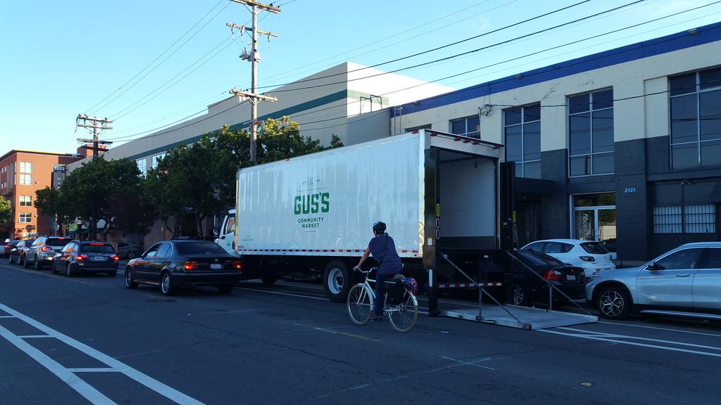 yariv_r's tweet photo. @gussmarket why is your truck in the bike lane during commute hrs? And why do your deliveries not use your loading curb? @sfbike #bikesafety https://t.co/NsNPXpLzfr