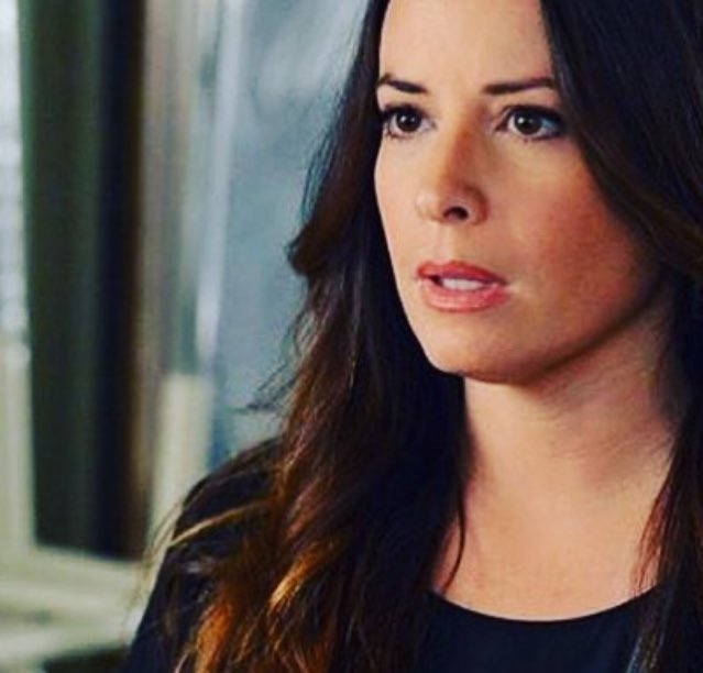 anneju_lol's tweet photo. I will remember this show, for the rest of my life. Because this is how I knew holly and why I start charmed. ❤️ Thank you "pll" 😘 #PLL https://t.co/fhXeSV2W9H