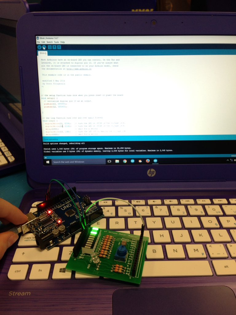 Young_Makers's tweet photo. Girls Wearables workshop @ @TheDoorYouthCen cc/ @LucLalande @uOttawa_hanan @uOttawaEHub https://t.co/8gbVsKntQr