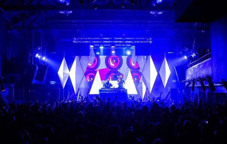 _NTRP_'s tweet photo. Lifting the roof off Santa Cruz when the @PegboardNerds guys hit town πΎ
#pegboardnerds #thegraduate #ntrp #ntmoth https://t.co/7G398QgJI7