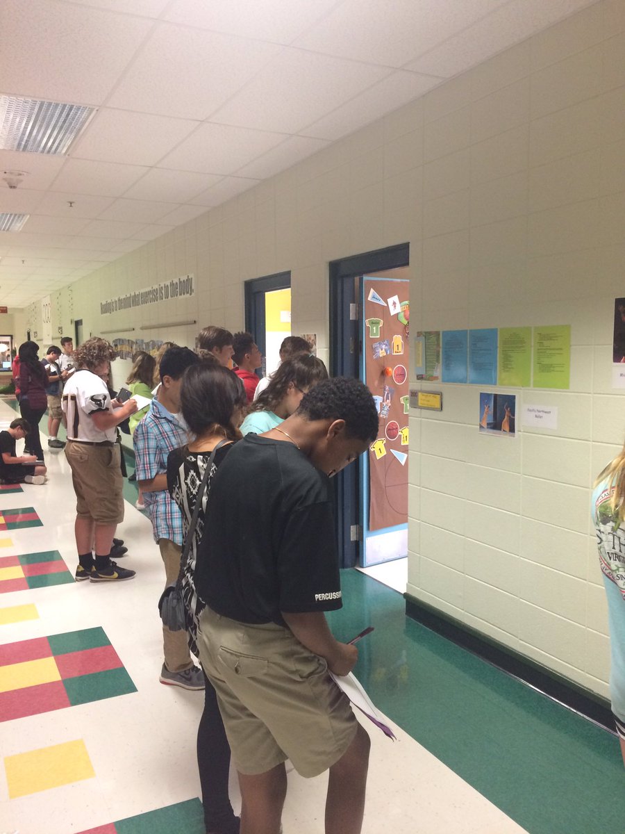 ChristinaLesh's tweet photo. @HCMSbulls 8th grade fully engaged: gallery walk to kick off A Midsummer's Night Dream! #TeacherPotentialProject @ELeducation https://t.co/hv5qVgT9Jg