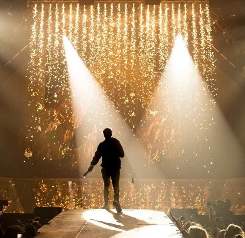 JustinB29292541's tweet photo. Rory Kramer: Don't be afraid to step out of the darkness and into the light.
#JustinBieber #PurposeTour #Runlt https://t.co/N7HcMlqDDd