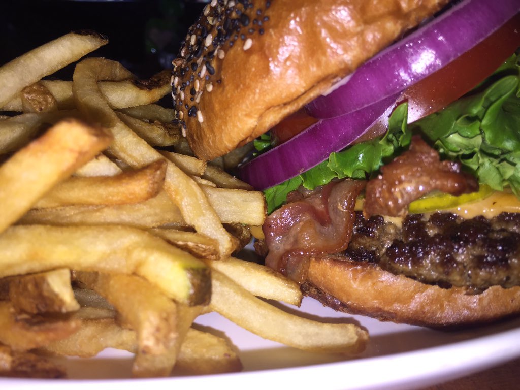 thedimmerboard's tweet photo. Something is about to go down @Joeys #bacon #burgerforlife https://t.co/GllzsLD1DW