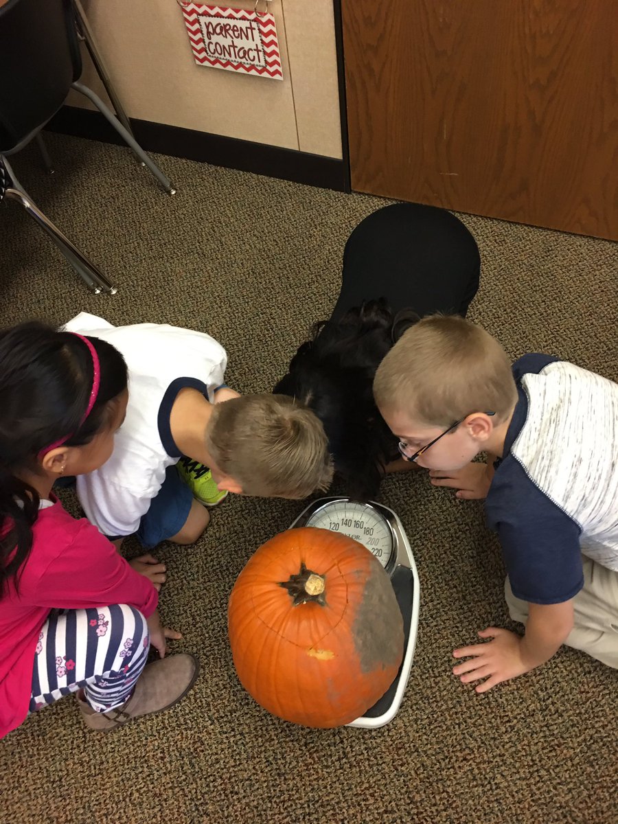 pto4les's tweet photo. Thank you to @CountyLnOrchard for the Pumpkin Donation. Pumpkin Math was a SUCCESS!!! @MrsJarkaLES @MrsSchwerdt https://t.co/T0TDUExzTA