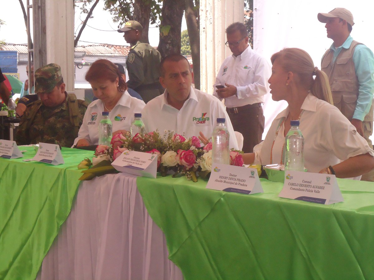 PraderaCrece's tweet photo. Hoy en el lanzamiento del programa MOMPAZ,  Movimiento por la Paz, 40 jóvenes de Pradera, trabajaran en pro de las comunidades vulnerables. https://t.co/R48H8X8d1R