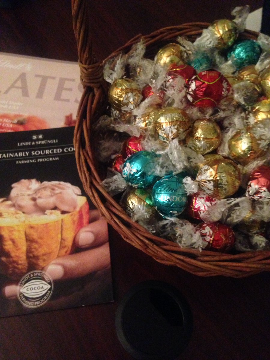 UNHDNP's tweet photo. I really do love it when @KrystalHicksUNH visits campus😁😁😁Thank you for the amazing presentation and delectable chocolates 🍫#lindt #careers https://t.co/AM0B7NOalh