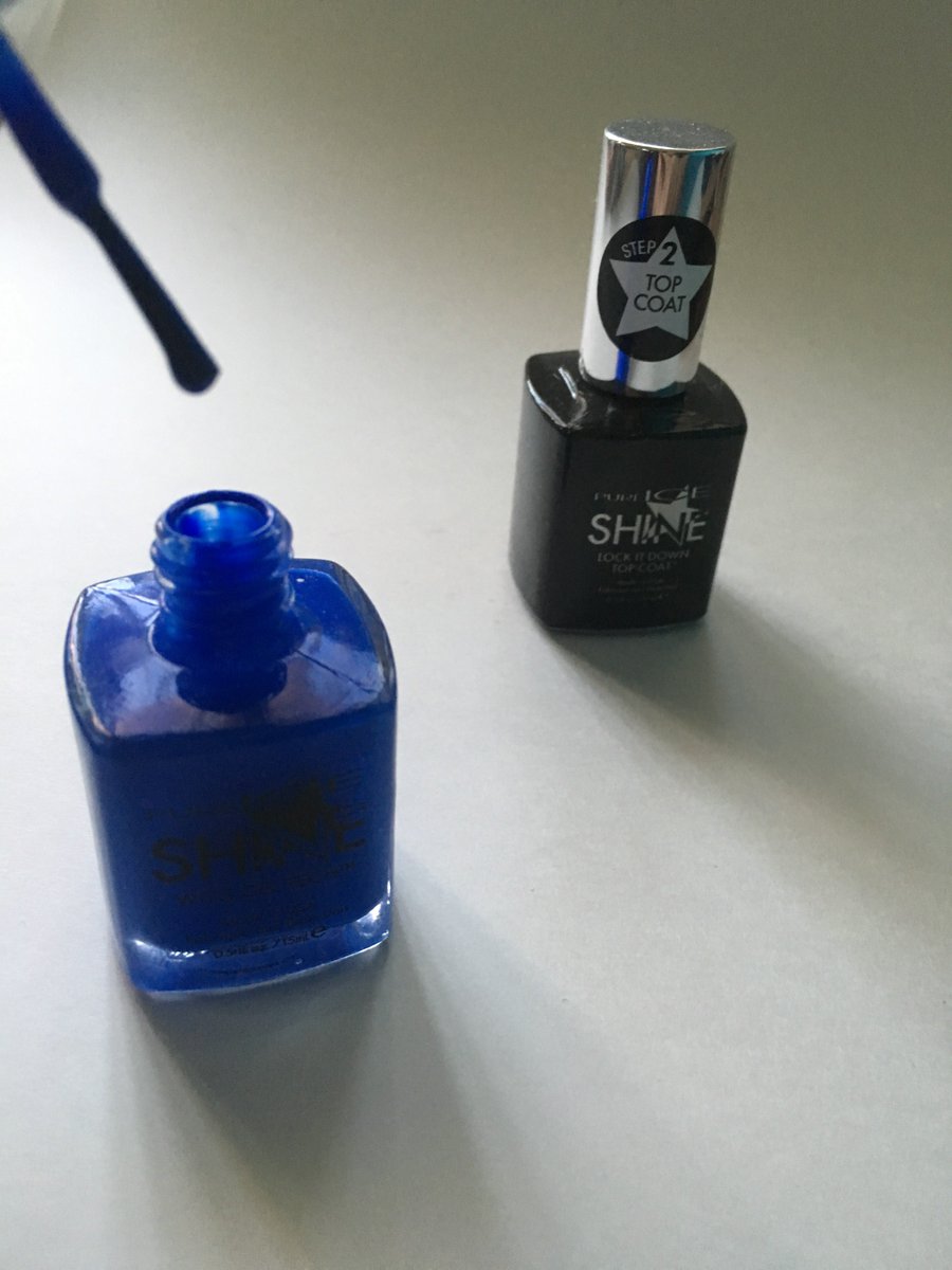 bbyabbyz's tweet photo. π how thin & soft the brush is! Thanks for letting me try it @OfficialPureIce @Influenster #PureIceShine #contest https://t.co/RhWVM5UxfX