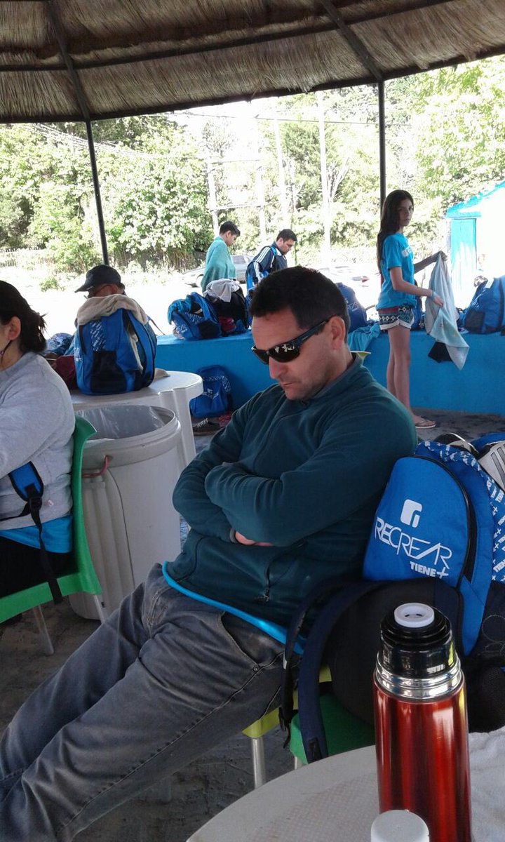 orianasing's tweet image. Mi viejo fue como "padre responsable" 😂