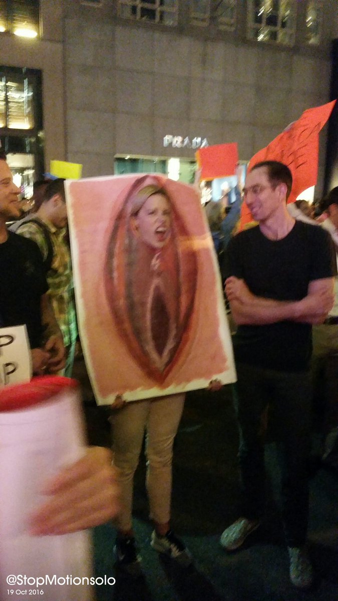 StopMotionsolo's tweet photo. #DumpTrump at Trump Tower. #pussypower #pussygrabsback https://t.co/tolXRfTh3X https://t.co/9eX1Rq53Pd