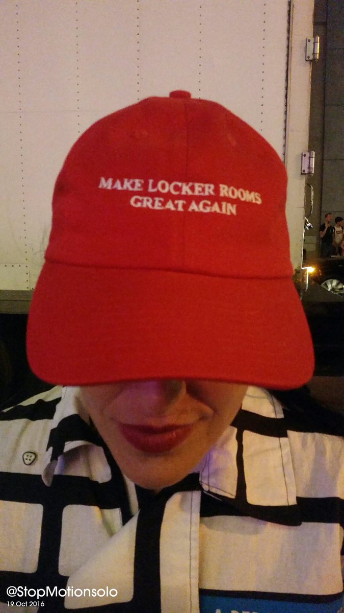 StopMotionsolo's tweet photo. #DumpTrump at Trump Tower. #pussypower #pussygrabsback https://t.co/tolXRfTh3X https://t.co/9eX1Rq53Pd
