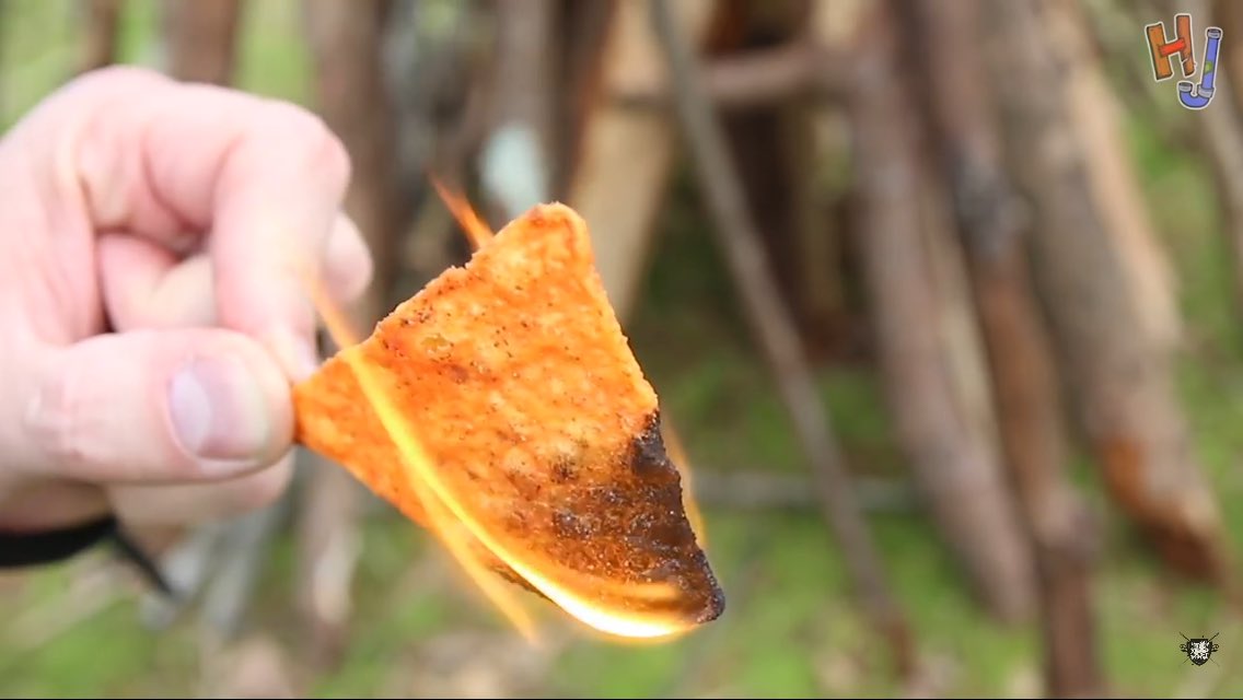 Valentinaz918's tweet photo. Rob✂️ Kindles a fire🔥 with Doritos🧀 @LMayoPMHS #vocab #robczar #threadbanger #manvspin #hackjob #doritos 🧀🔥📌 https://t.co/W0D5gc2R69