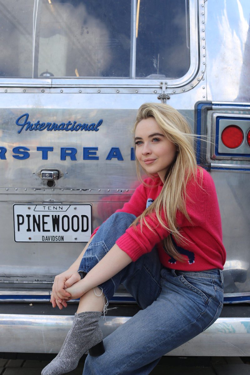 SabrinaAnnLynn's tweet photo. Check out @instagram 's story to see me take over for my first day of #EVOLutiontour ❣ https://t.co/vxkJhwbhU9