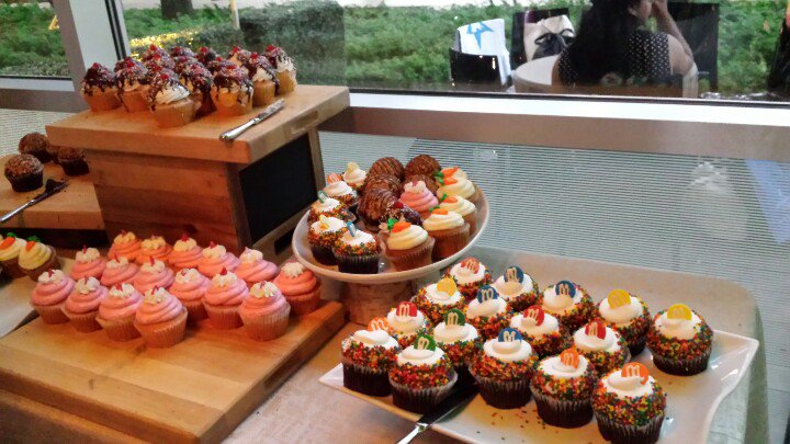 MakerLorien's tweet photo. The desserts from #twitterinhouston are insane! #GHC16 https://t.co/7Mo2VublEW
