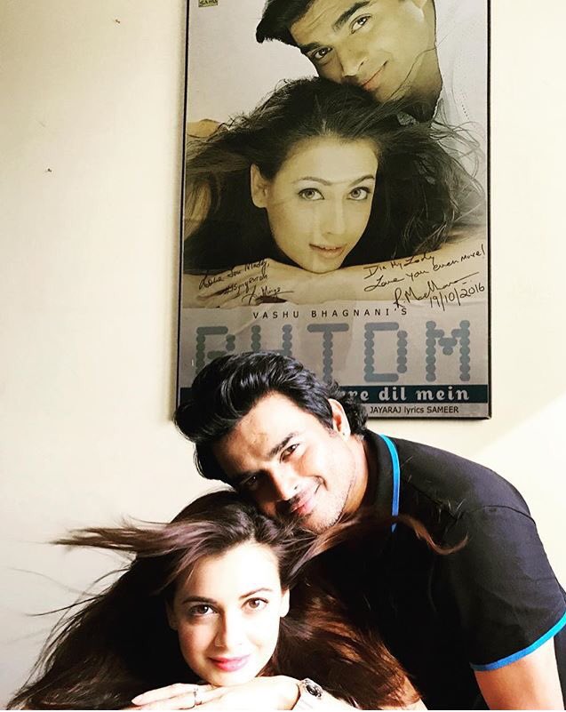 .@deespeak & @ActorMadhavan recreate the #RehnaHaiTereDilMein poster & it's pure magic 💛❤️
#diamirza #rmadhavan #Bollywood