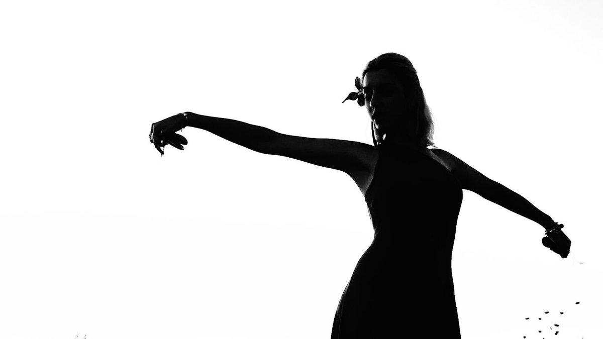 SrtaBeache's tweet photo. Y qué bonita es la vida mientras sigamos bailando. https://t.co/pUY10EJjz5