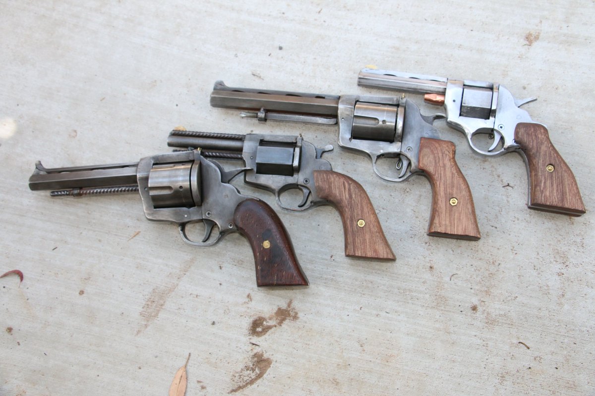 Five men charged after Darling Downs TCS officers allegedly uncovered drugs and weapons. goo.gl/Y6QRqg