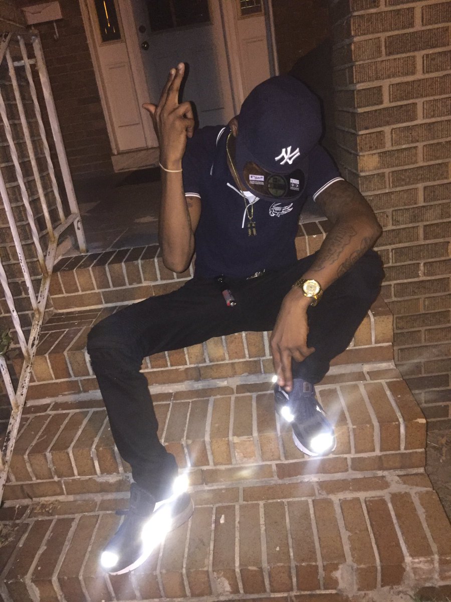 _juanieee's tweet photo. I'm da #streetbaby ✨😈🤘🏾#longlivecardo #RATEDRBABY💯 https://t.co/Xl2v17EB4B
