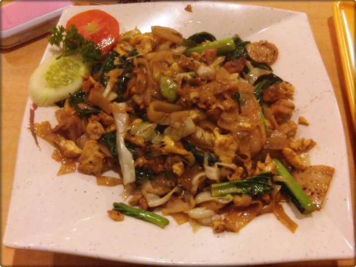 cholil_19's tweet photo. @101Jakfm menu maksi hari ini,kwetiaw goreng seafood @almondtreecakes #101memories https://t.co/fNnBUfopFI