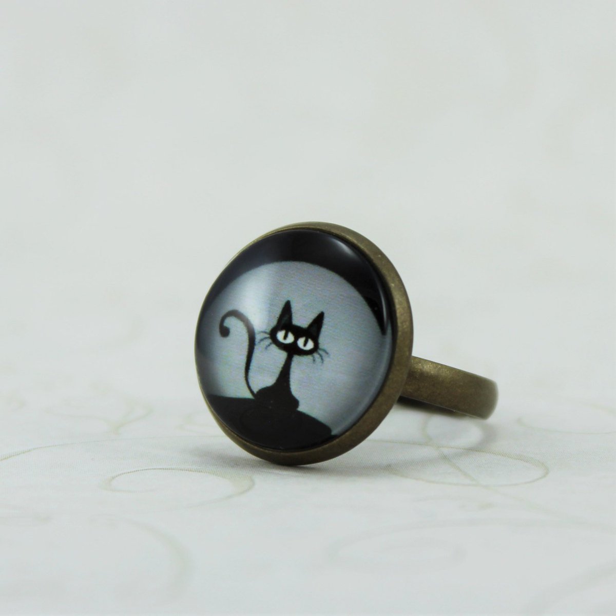 monalaina's tweet photo. Cat Ring, Kitten Jewelry, Adjustable Ring, Antique Bronze, Gift for her, H⦠https://t.co/BeulYzbXmi #etsy #KittyRing https://t.co/rs4OAv5NSV