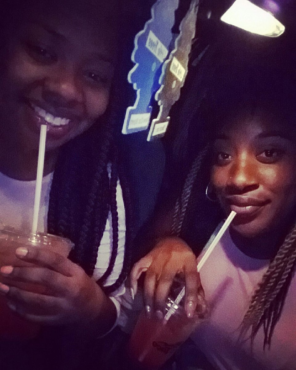 KCtheeOG's tweet image. on Wednesdays, we wear pink. #MeanGirls #MalPal