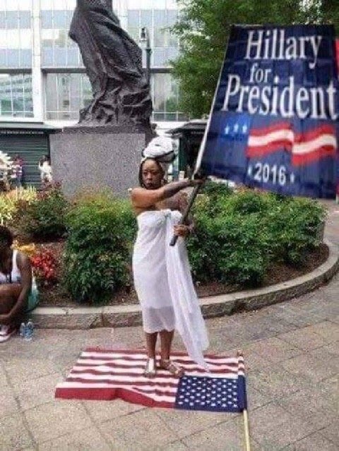 Redeemed1952's tweet photo. 🔵This tells me all I need to know about HILLARY'S supporters: https://t.co/fmmjmiNlGu