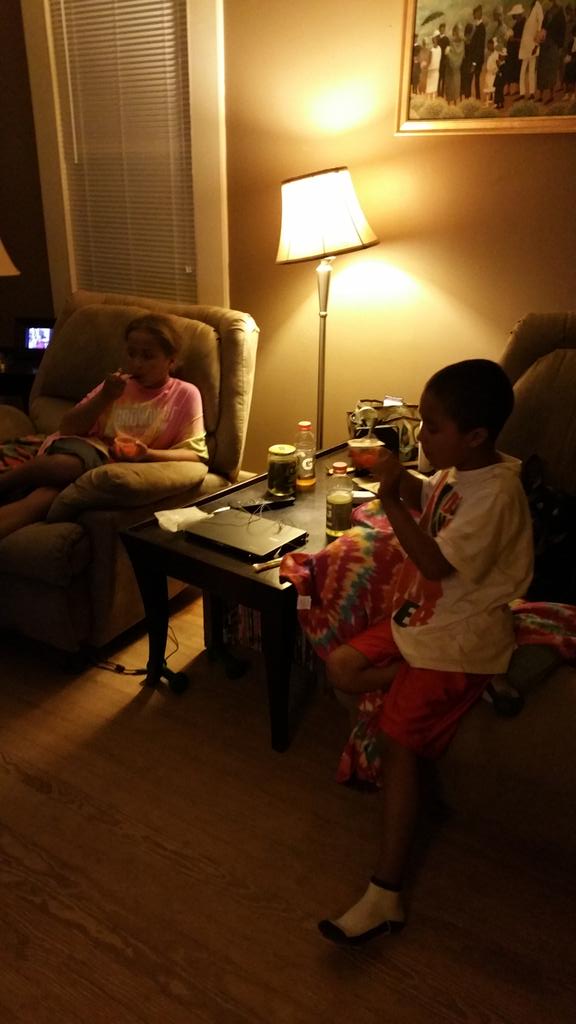 LeighAnne70's tweet photo. #debatenight #debatesnack #wearewithHER #TeamHillary https://t.co/RftA0zP20z