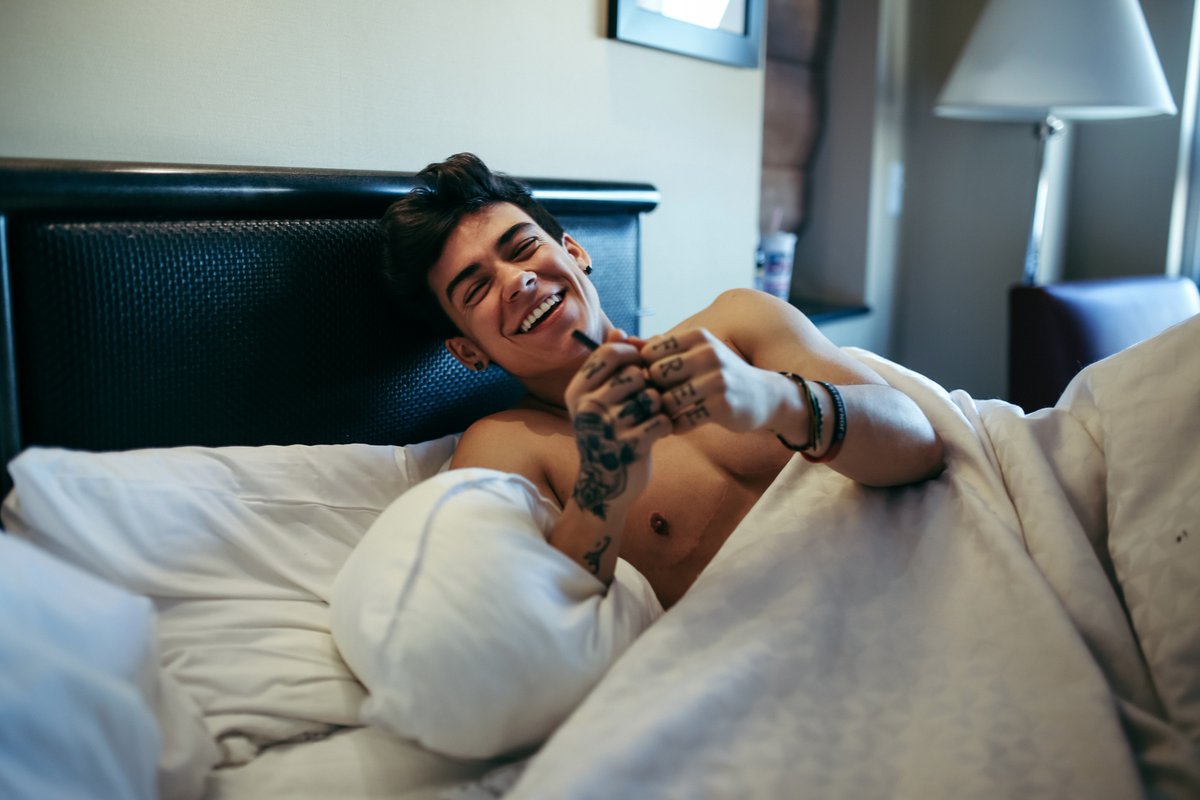 NxtTodxy's tweet photo. Waking up to her😍😝❤🌠 https://t.co/OHBRrwnxGi