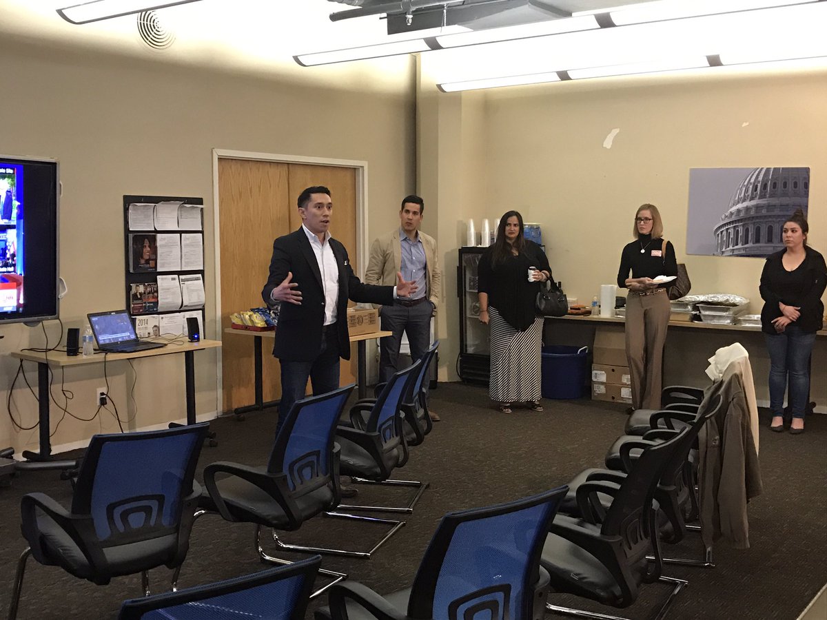 patcontreras's tweet photo. Pre #debate stump @hccgkc PAC meeting on behalf of @Koster4Missouri @russcarnahan @VoteHensley @JudyBaker4MO @WithRobinSmith #Showme2016 https://t.co/754f5x2DNB
