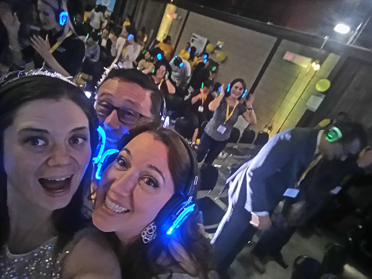 Laurain613's tweet photo. Dancing it out at #eSAX with our @dynamixpro #SBECanada #djpdott headphones https://t.co/QMCD5jFeRH