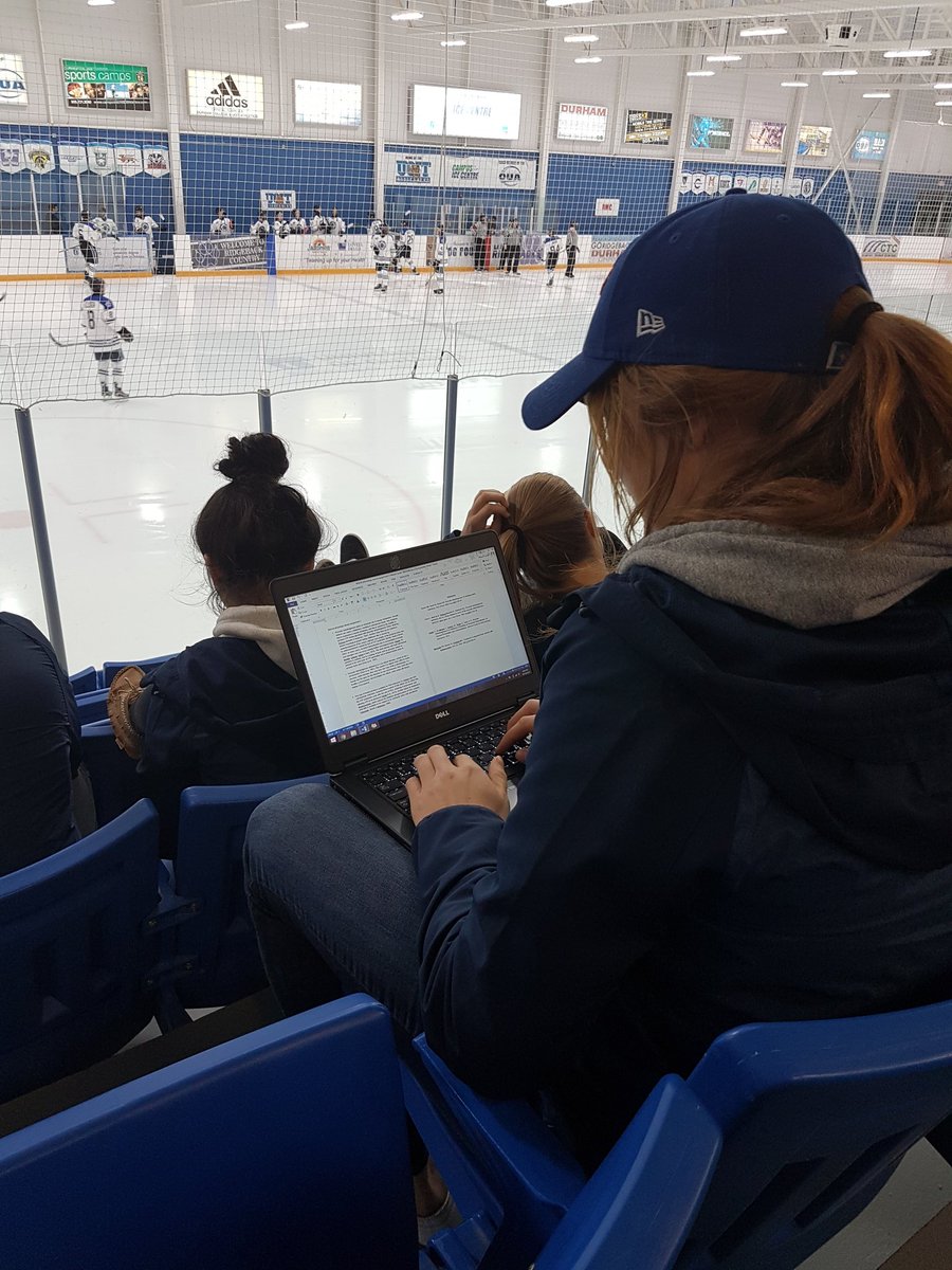 HTHT_Fantasy's tweet photo. When you gotta study but the boys are 5th in the nation ππ¨ππ¨ #puckschool #rb4rb @UOITRidgebacks https://t.co/Ds8BqYNWDE
