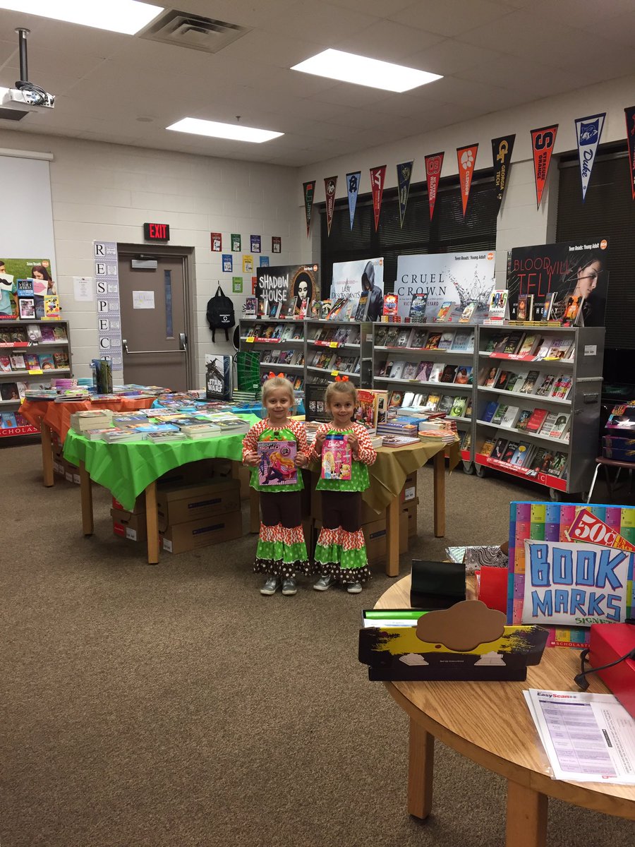 mommaowlreads's tweet image. Excited kiddos because Book Fair is here! #favoriteweek #Ilovebookfair @Scholastic