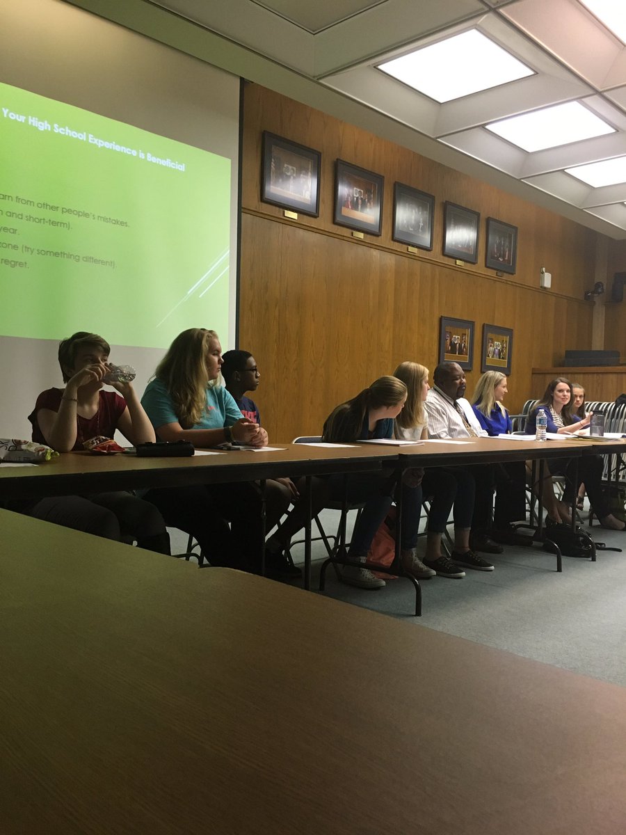 StACofCalvert's tweet image. StAC - Guidance Counselor's Forum: College and Career Readiness! Such a wonderful group! #calvertstac #calvertshines