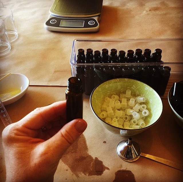 lovetree_essent's tweet photo. A little afternoon #pickmeup, making #jojobaoil #rollerballs with rosemary, peppermint and fir. #clarity #madeinla #artisanalla #ALAfallshow https://t.co/TvRYI24pvX