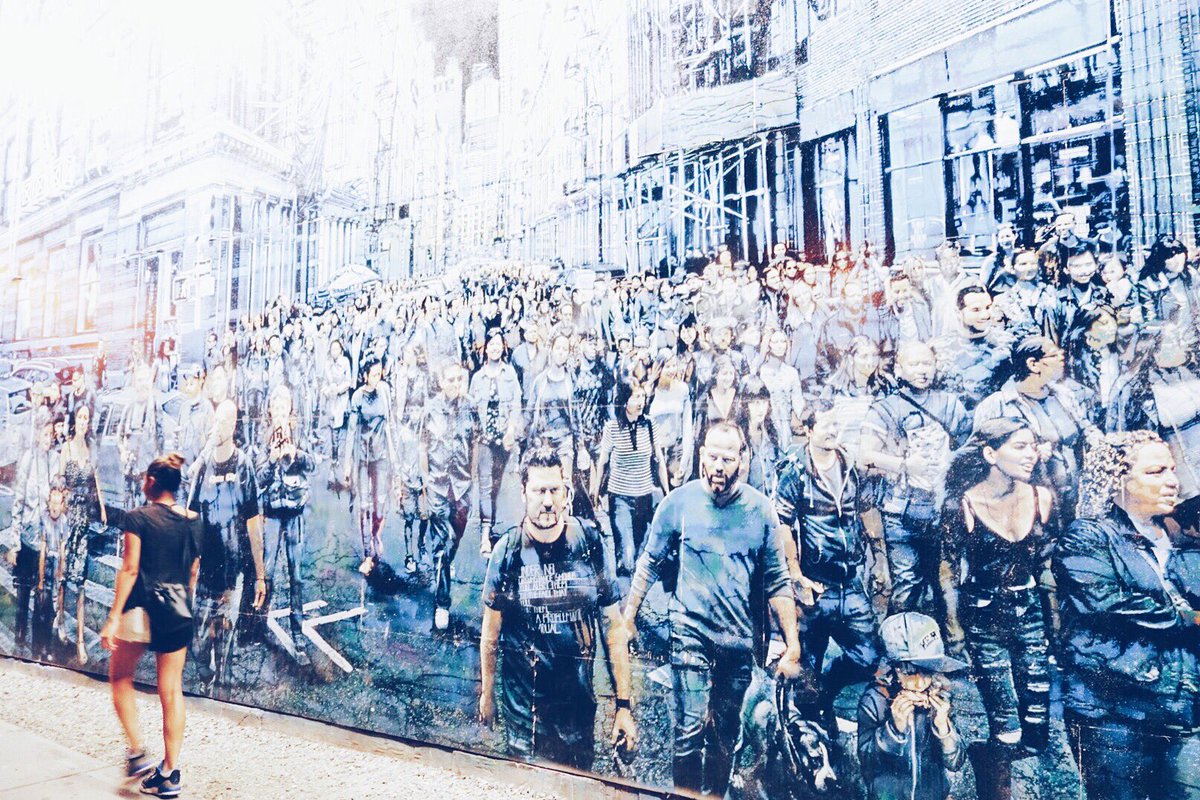 DhariLo's tweet image. Blending in. 

#LoganHicks #NYC #warmoctober