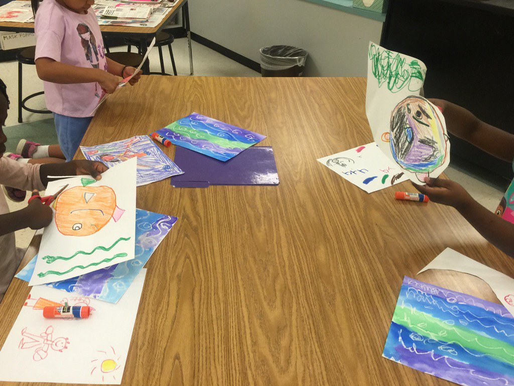 MsBeanATL's tweet photo. Kinders working hard to cut out their beautiful fish. #RNEArt #elementaryart #kindergartenrocks #showmeyourdorsalfin https://t.co/crXorODOHm