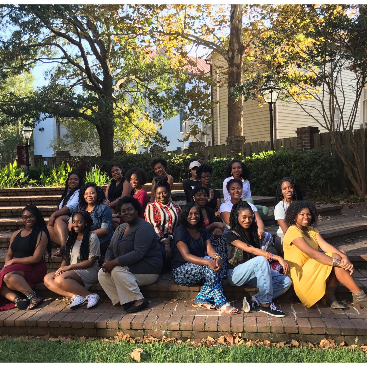 CourtzNaturalle's tweet photo. Just take a moment and appreciate the beauty represented in the founders of #CollegiateCurlsOfCofC https://t.co/O9QhZ71oWI