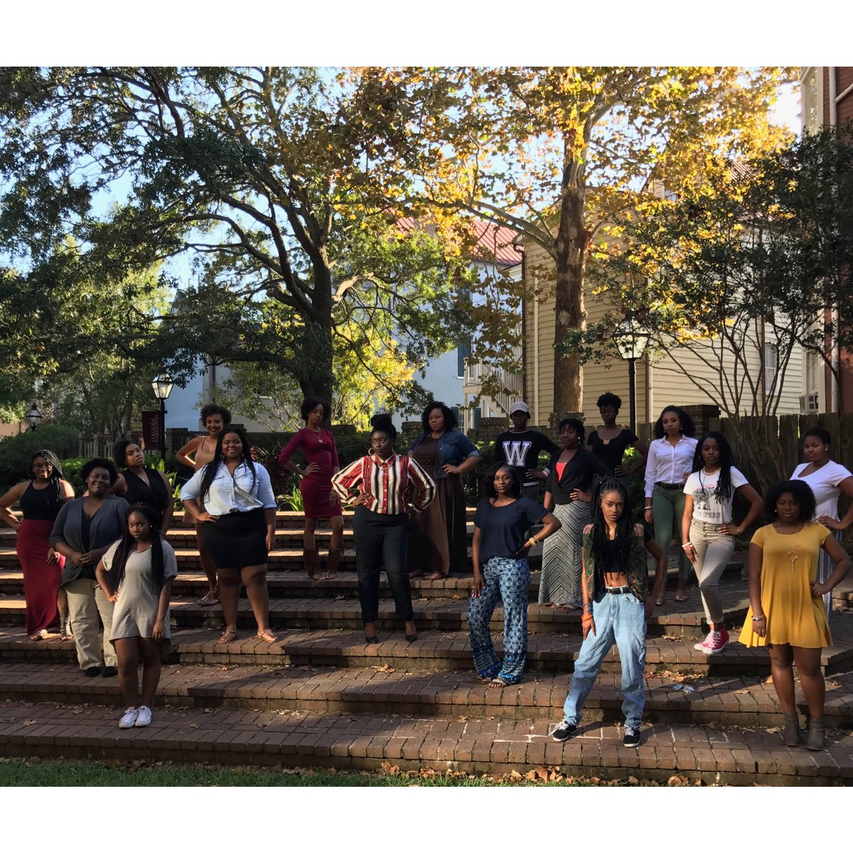 CourtzNaturalle's tweet photo. Just take a moment and appreciate the beauty represented in the founders of #CollegiateCurlsOfCofC https://t.co/O9QhZ71oWI