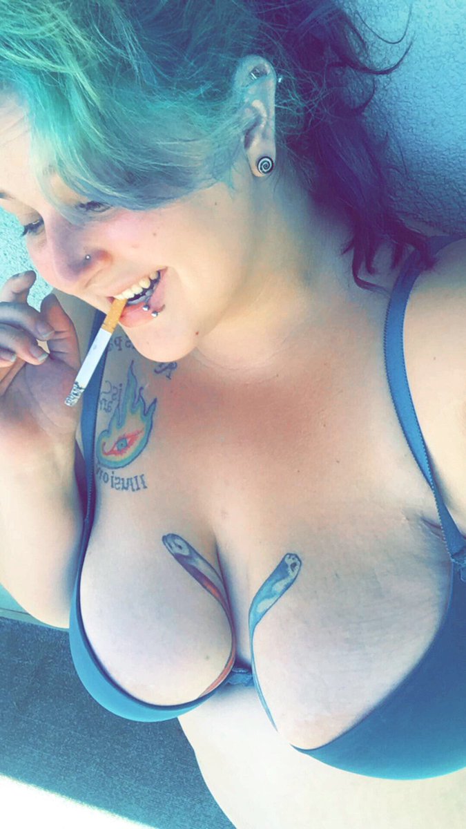 quantsrewards's tweet photo. #bbw #bbwgw #chubby #plussize #snapchat #askme Add thepiercedbbw on snap and ask about my premium xoxoxo https://t.co/WL5c9TbDY5