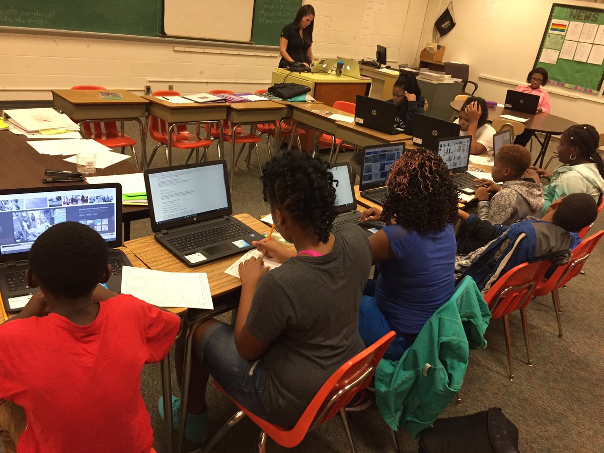 TechConnectRVA's tweet photo. #TechConnectRVA Henderson Scholars began creating their @Animoto #career videos! #digitalcitizenship #collegeready @sw_ITRT @PfisterITRT https://t.co/8QGz1d8ILh