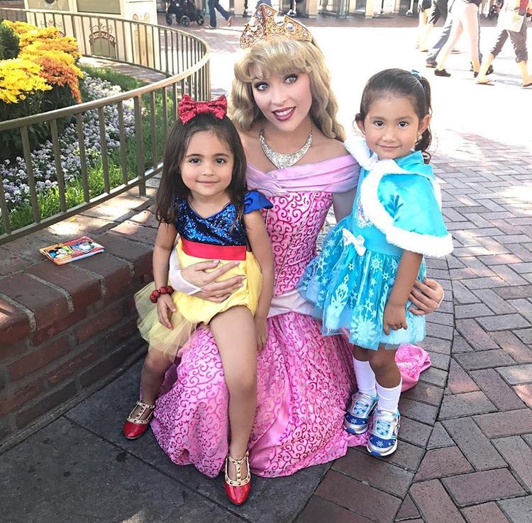 avamariefoley's tweet photo. The 3 princesses of @Disneyland 💓 https://t.co/SiwREoV8Ty