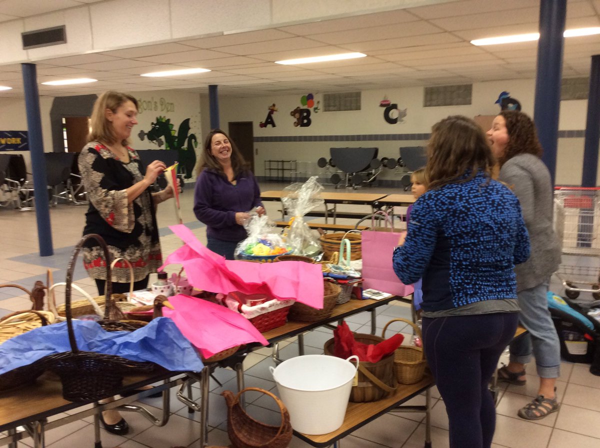 Volunteers putting together silent auction items for Boo Bash on Saturday. More donations needed by Friday. Thank you!🕸🎃🍂👻 <a href="/PCSD_LN/">Lannoye Elementary</a>