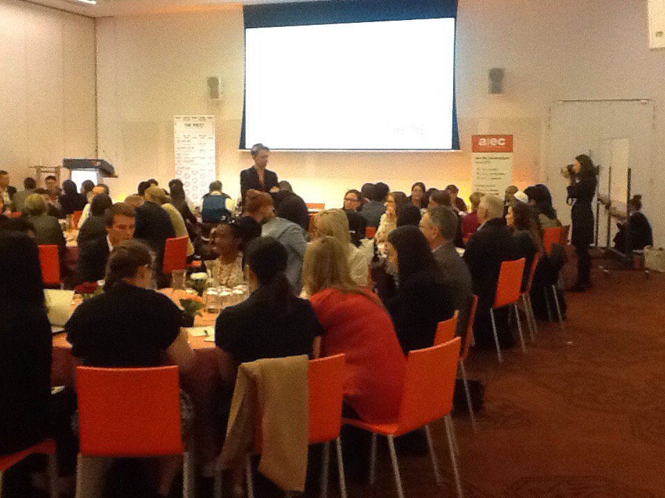 IDPDRIE's tweet photo. 11 focus groups in 1 #AIEC2016 room discussing intrntnl stdnt #socialnetworks. A sea of engaged faces, 👍 @ThePIENews! https://t.co/Wdp3QHHE8p