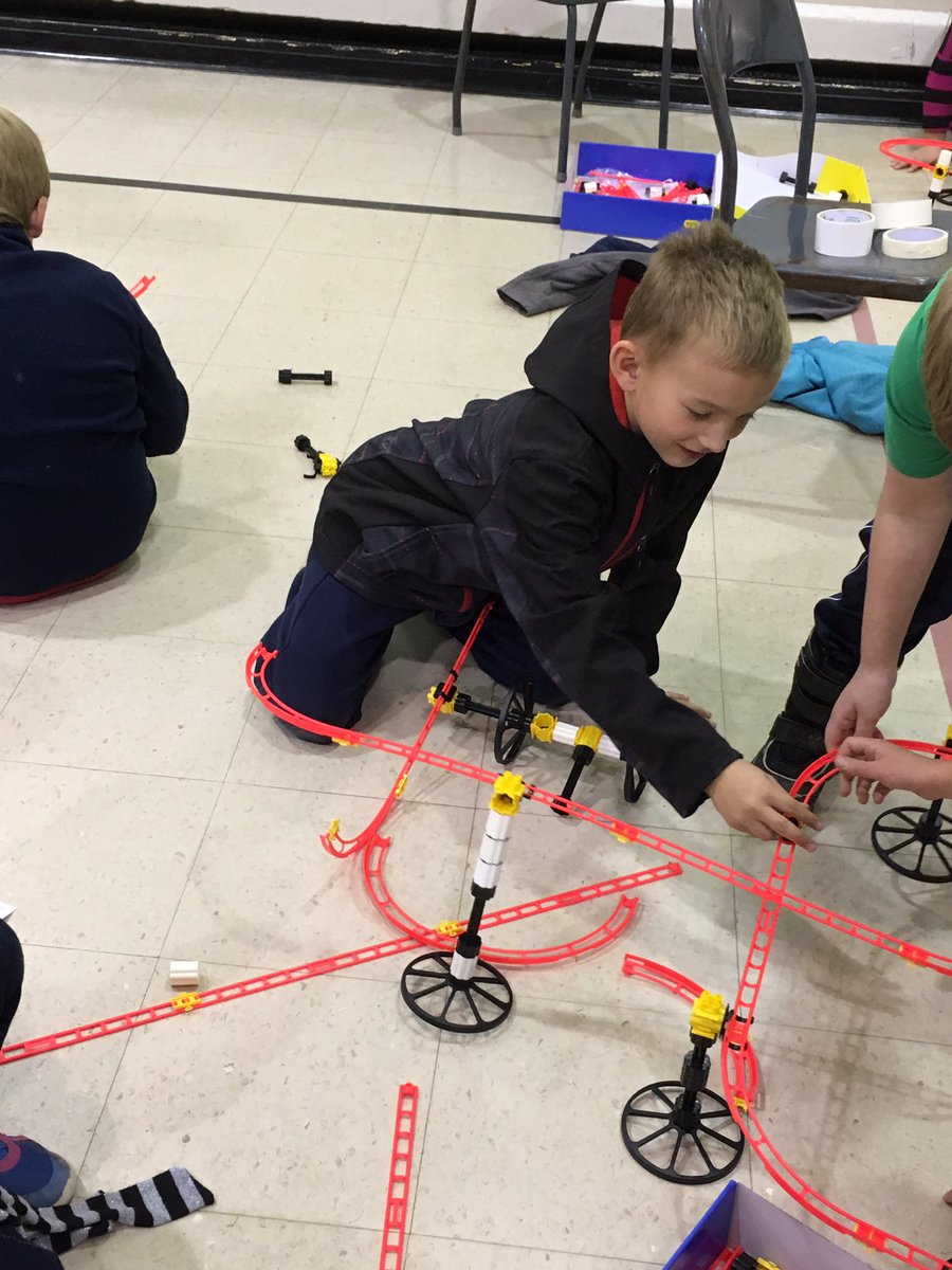 NagelKari's tweet photo. Thanks @Ali_Foote and #EFKRegina for bringing your #stem based activities to the @ruthmbuckschool SCC Family Night. #myboyshadablast #nextyr https://t.co/ELgGaa1UMU