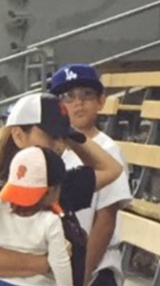 BigLeagueDigest's tweet photo. When I see someone picking up my glove https://t.co/FID4PgHrKq