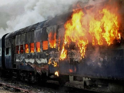 Пожар в вагоне пассажирского. Горящий поезд.