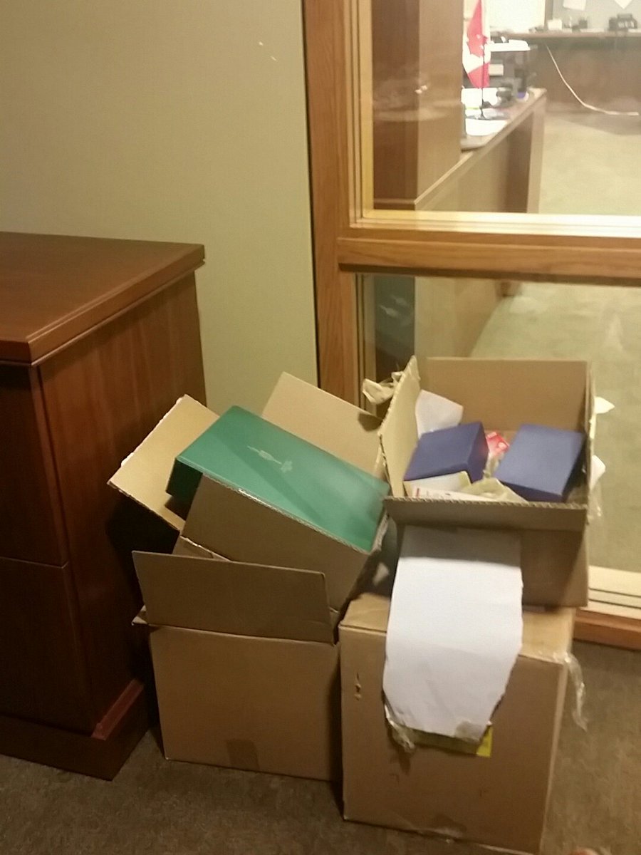 mehalang's tweet image. Happy one year anniversary of @Mike_Maka 's stuff still in my office. #Its2016