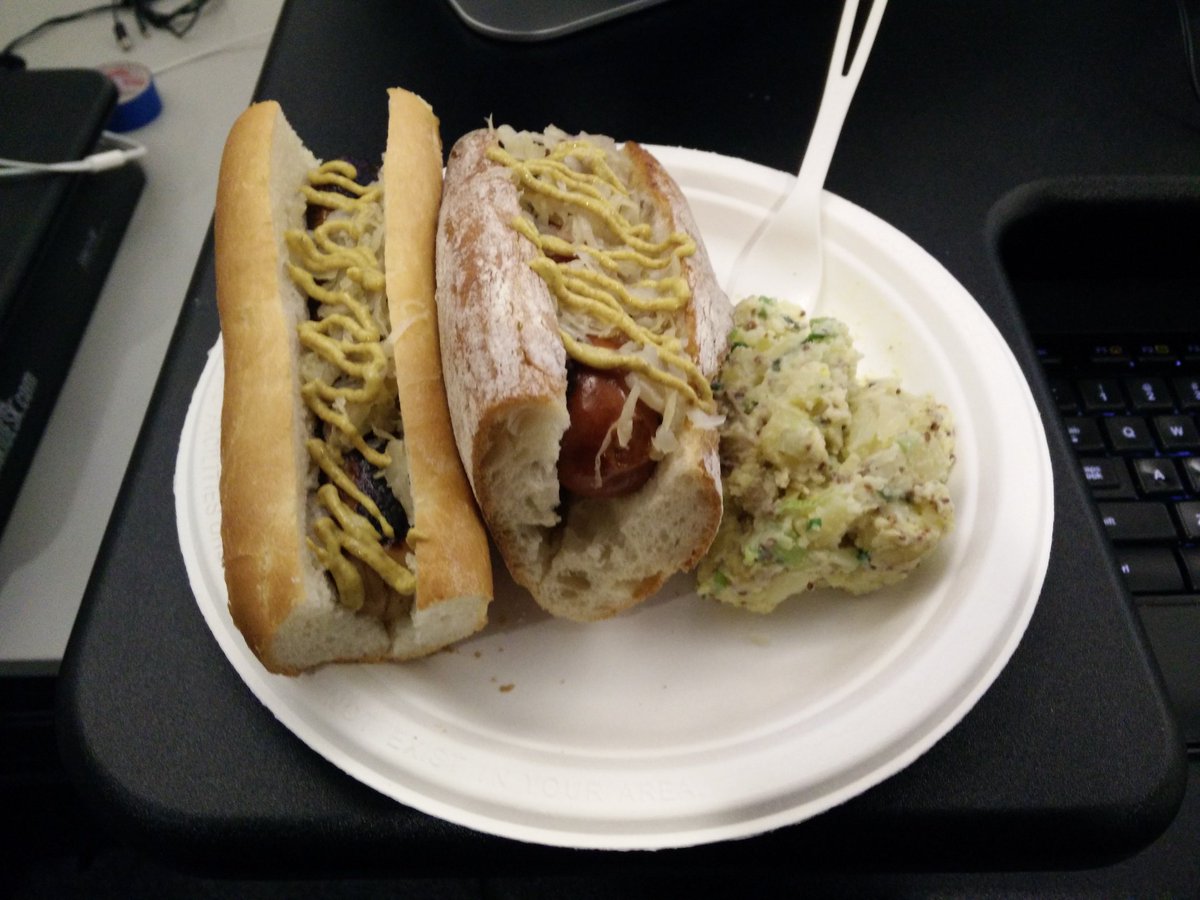 lamslunch's tweet photo. Dinner from Mr. Nice: Beef and heirloom pork spicy link, organic apple and wildflower honey chicken sausage, and organic potato salad. https://t.co/BLhX3AzTuj
