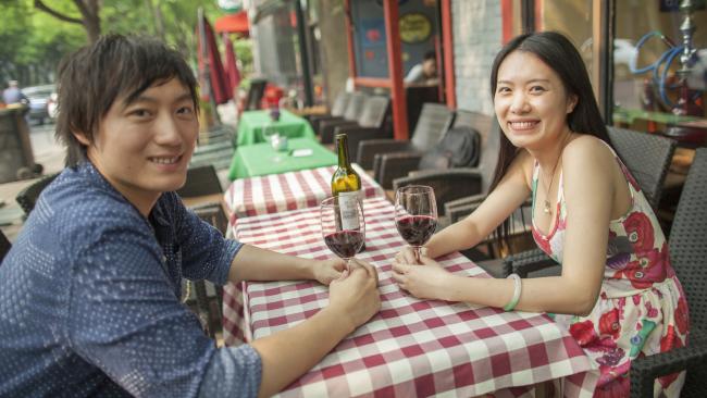 aus_business's tweet image. Soaring shipments have made China Australia's top wine export market for the first time. bit.ly/2eToVoM